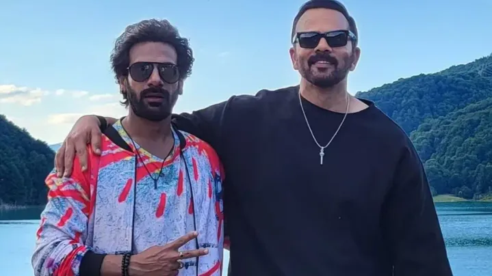 करणवीर मेहरा ने जीती खतरों के खिलाड़ी 14 की ट्रॉफी, रोहित शेट्टी के शो के  बने विनर | karanveer mehra khatron ke khiladi 14 winner photo with trophy  went viral | Navbharat Live