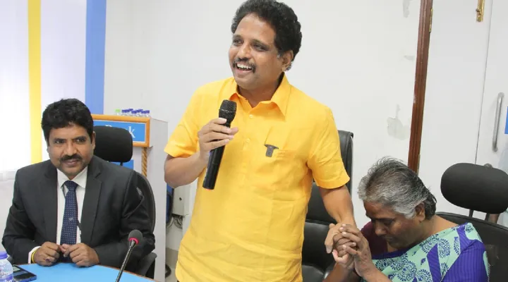 Madurai MP Su Venkatesan thanks Woman donated land worth 4cr to Govt school Tamil News 