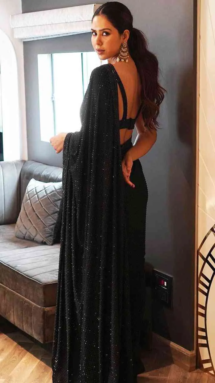 Sonam Bajwa looks HOT in sexy backless dress; See pics