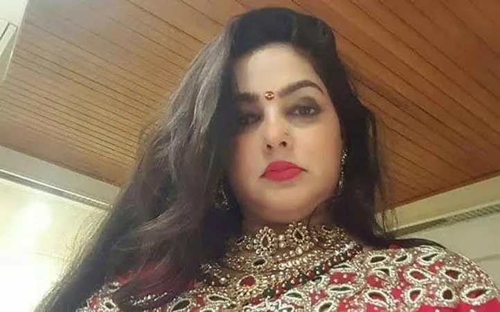 मां के कहने पर एक्ट्रेस बनी थीं ममता कुलकर्णी, फिर छोड़ी इंडस्ट्री, कहां  हैं गायब? - 51 year old mamta kulkarni kaha hai marriage kids husband vicky  goswami drugs controversy quit acting