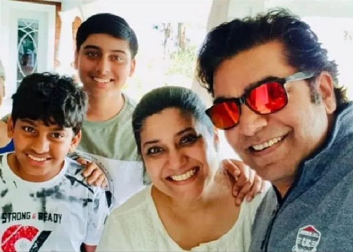 आशुतोष राणा के बाद अब उनकी फैमिली पर भी कोरोना ने बोला धावा, पत्नी रेणुका  शहाणे और दोनों बेटों की रिपोर्ट आई पॉजिटिव - after ashutosh rana his wife  renuka ...