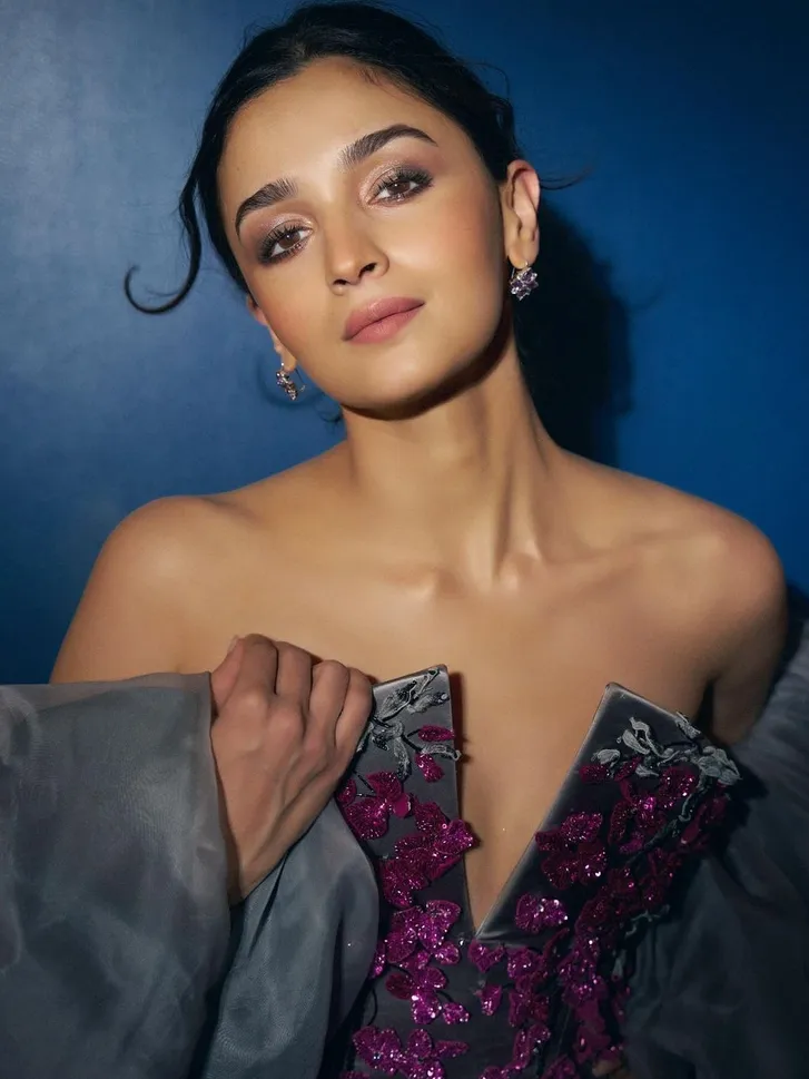 Alia Bhatt reaffirms herself as the ultimate glowy beauty icon at the Red  Sea Film Festival | Vogue India
