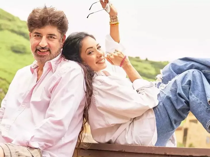 Rupali Ganguly का था एक्स्ट्रा-मैरिटल अफेयर ! सौतेली बेटी का दावा-घर  तोड़ा..पिता से किया दूर - rupali ganguly s stepdaughter esha accuses her of  having extra marital affair-mobile