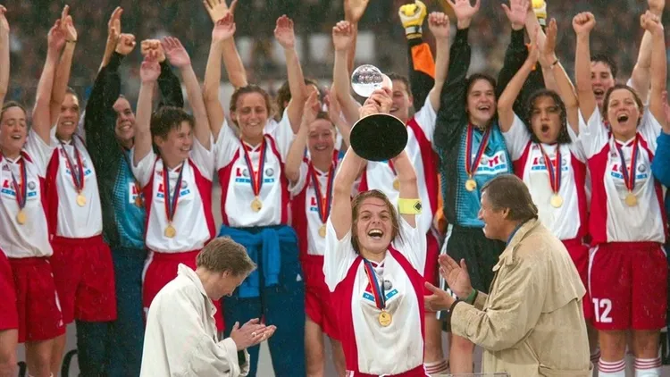 Eintracht Frankfurt were the inaugural champions of the UEFA Women's Champions title 