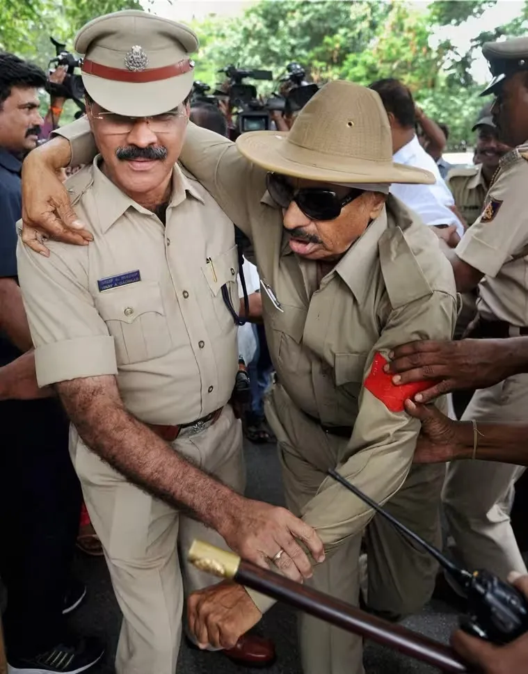 Vatal Nagaraj protested in support of police