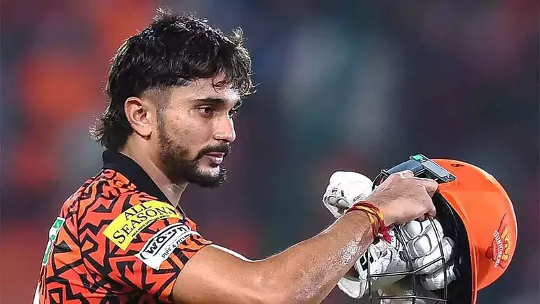 ipl 2025 Angry Nitish Kumar Reddy throws Helmet (1)
