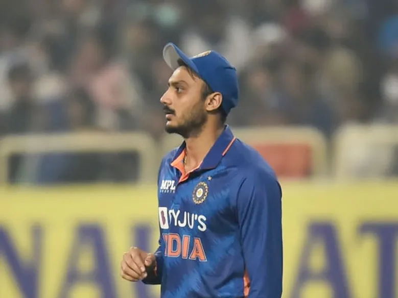 सबके सामने हिंदी में बात करने से जरा भी नहीं हिचकिचाए Axar Patel, फिर धवन ने कुछ इस अंदाज में किया सपोर्ट