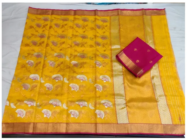 Kota Doria Sarees: सोने-चांदी के तार और रेशम से सजती हैं कोटा डोरिया  साड़ि‍यां, विदेशों में भी है डिमांड - kota doria sarees made with gold  silver wires and silk – News18