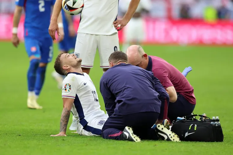 Trippier is injured after a collision - sportzpoint.com