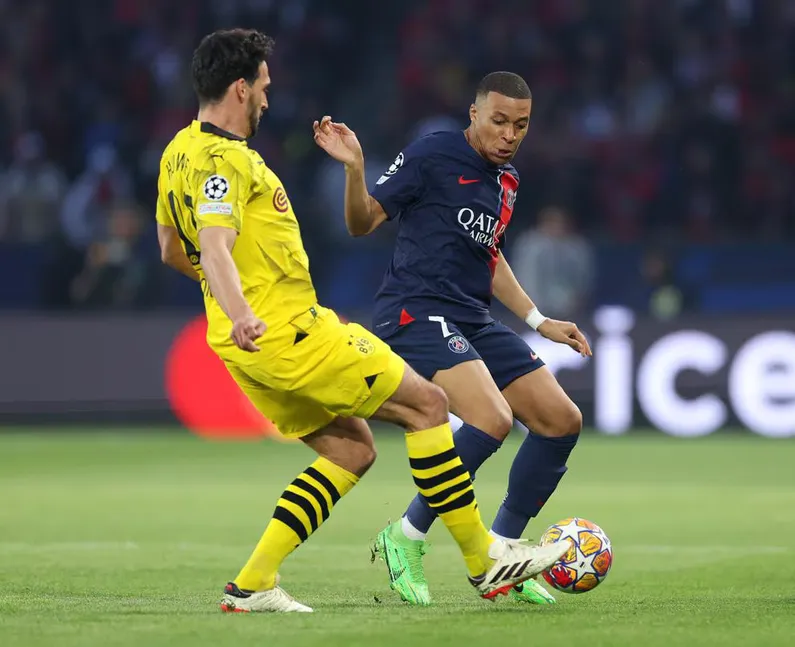 PSG vs Dortmund: Hummels with a clearance
