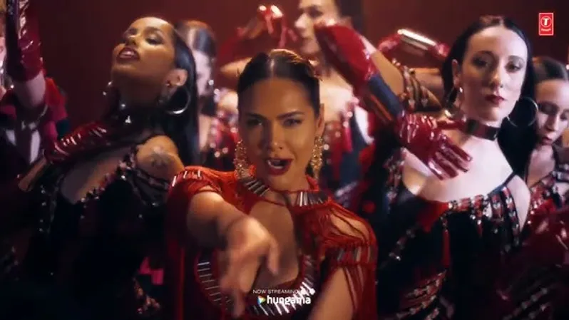  Esha Gupta Reacts to Honey Singh new song Maniac