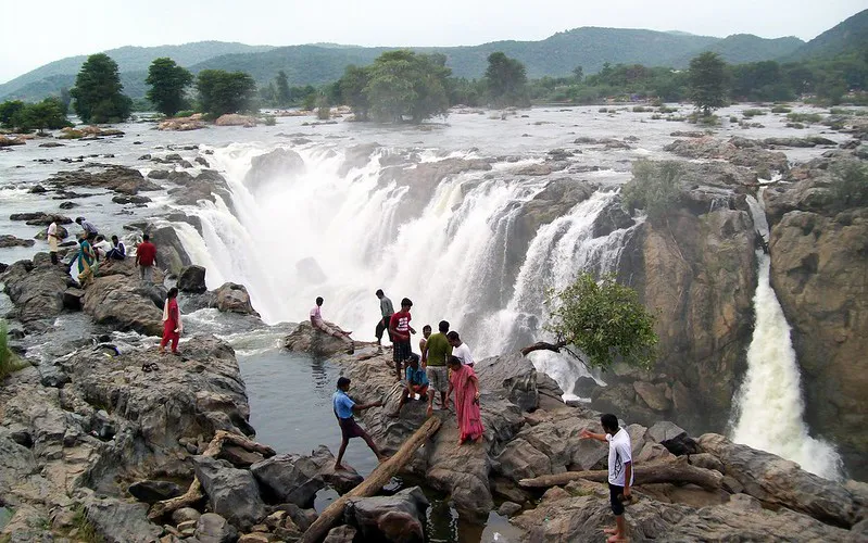 tourists hokenaggal