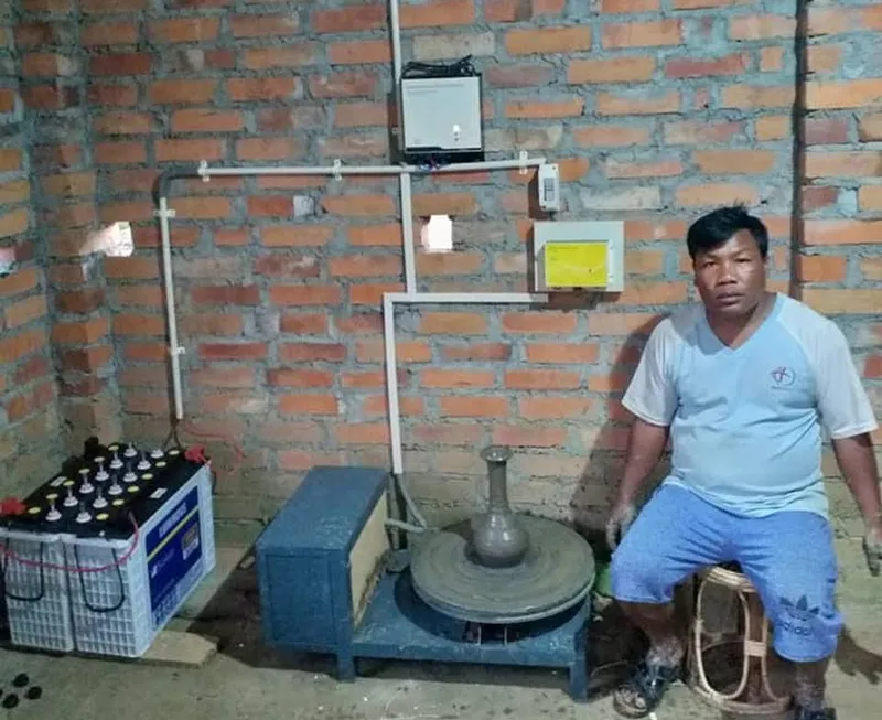 A potter with a solar-powered pottery wheel