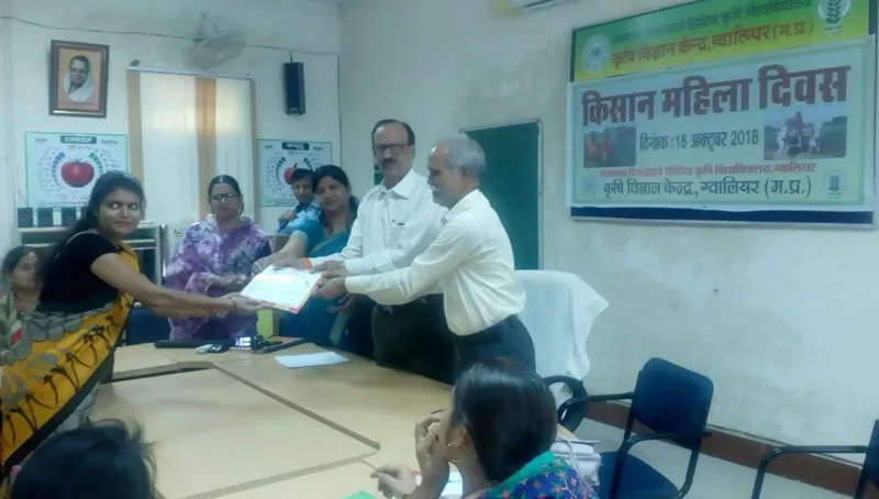 receiving award nidhi katare