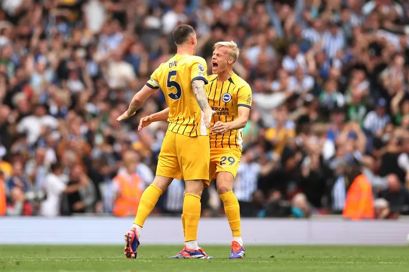 Arsenal vs Brighton: Dunk and Van Hecke celebrate equaliser -sportzpoint.com