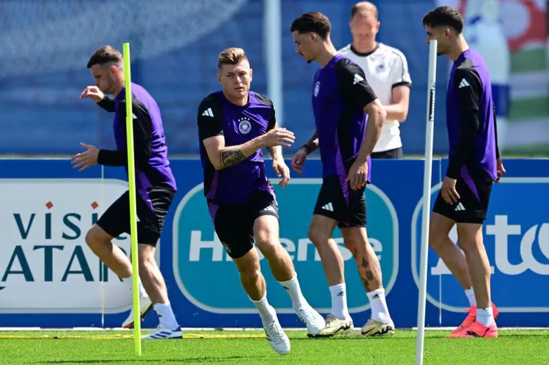 Switzerland vs Germany: Toni Kroos in training 