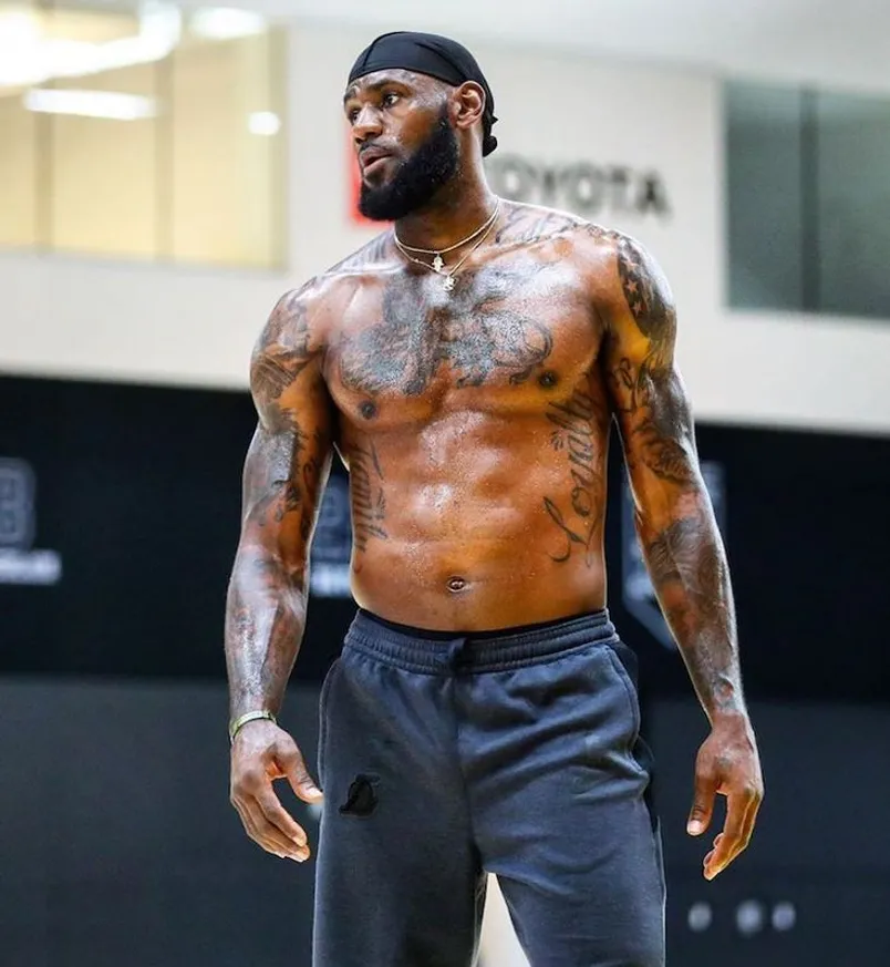 Lebron James | Lebron james body | sportzpoint.com