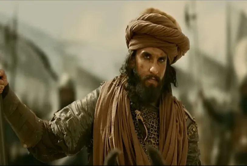 Padmaavat New Dialogue Promo Release - Entertainment News: Amar Ujala -  रिलीज के 9 दिन बाद आया 'पद्मावत' का नया डायलॉग प्रोमो, 'रतन सिंह के उसूलों  से डरा खिलजी'