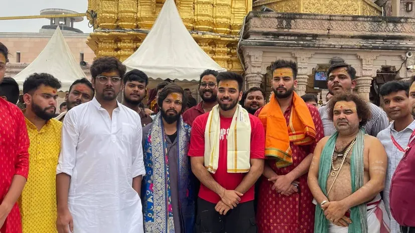 एल्विश यादव फिर मुसीबत में फंसे, काशी विश्वनाथ मंदिर में फोटो खींचने पर  पुलिस में दर्ज हुई शिकायत - elvish yadav again in trouble police complaint  filed for taking photos in ...