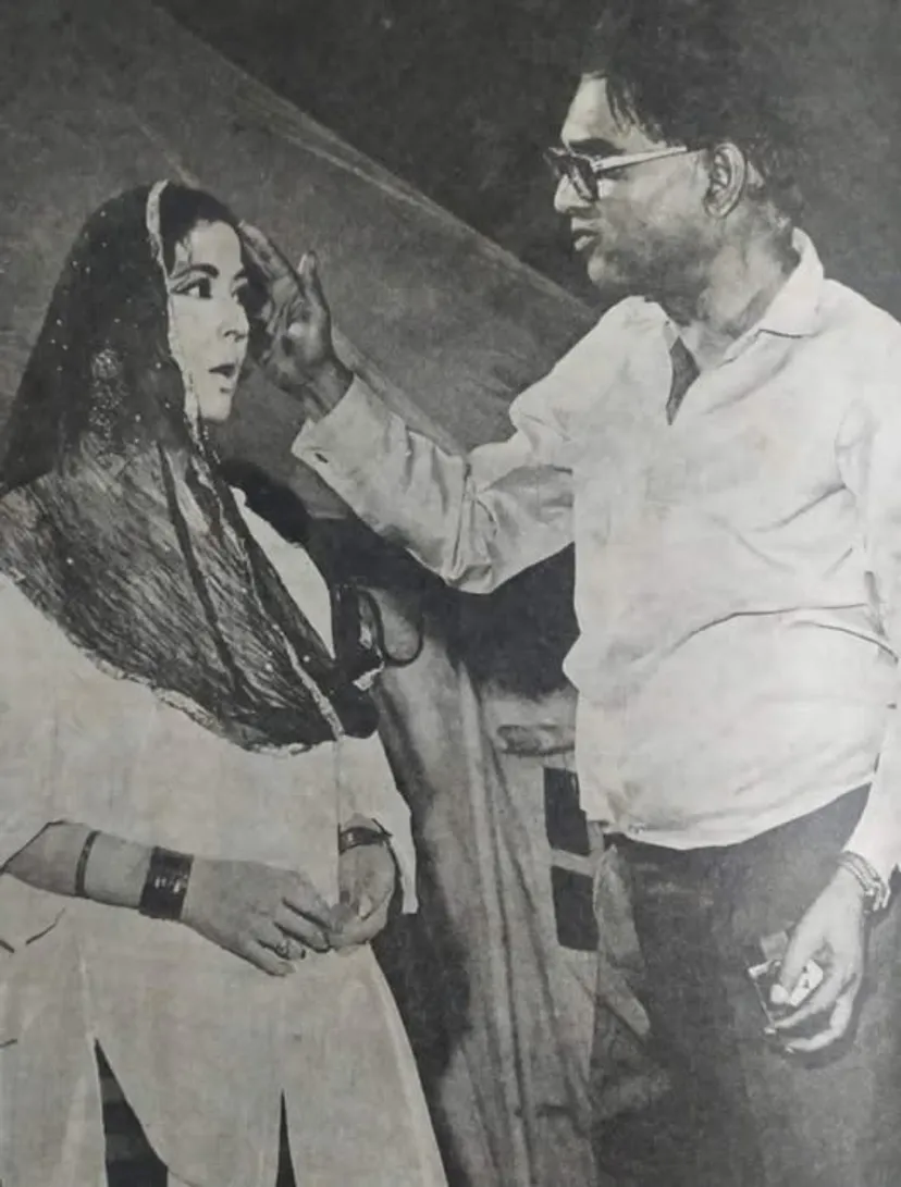 Meena Kumari and Kamal Amrohi on the Sets of Pakeezah filming Mausam ha Ashiqana in 1969.