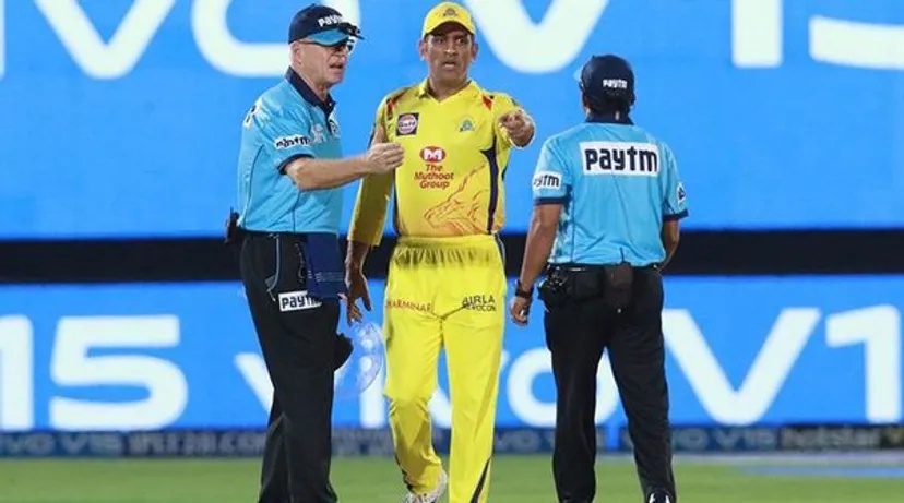 Was it fair that MS Dhoni walked in to intervene in today's match between  RR and CSK? - Quora