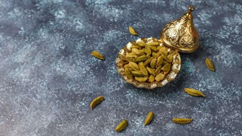 5 spices to add to your chai: এলাচ গুঁড়ো আদা দিলে স্বাদে অন্য মাত্রা এনে দেয়