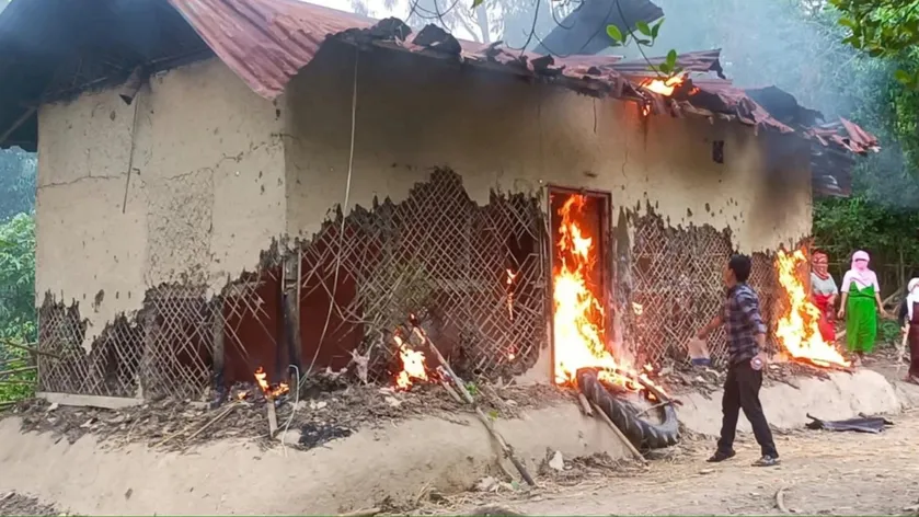 manipur house set on fire.jpg