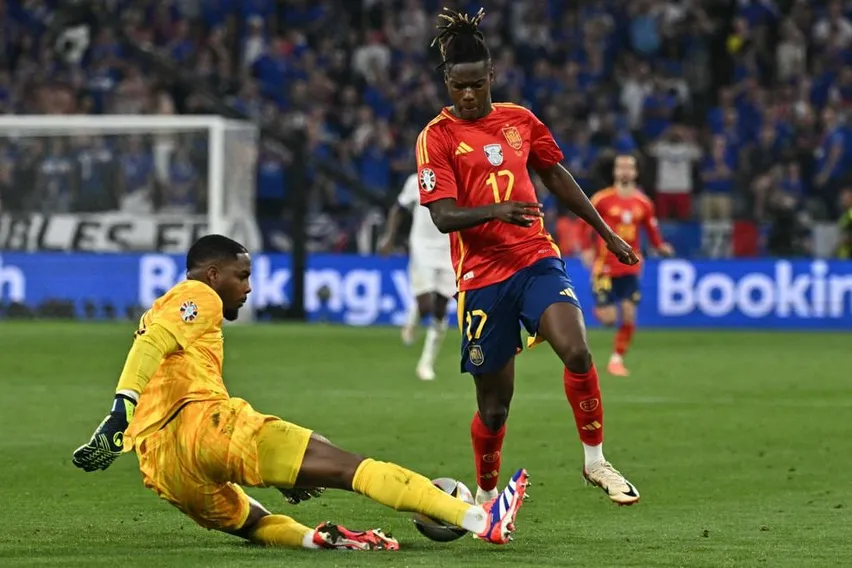 Challenge by Maignan on Williams - Spain vs France UEFA Euro 2024 Semi-Final Live Updates - sportzpoint.com