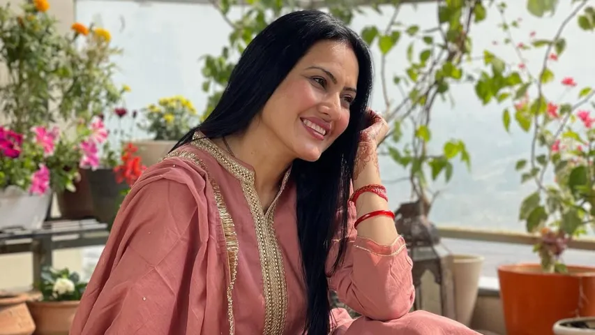 Kamya Panjabi on Work-Life Balance No Phones Allowed at Dinner Table!