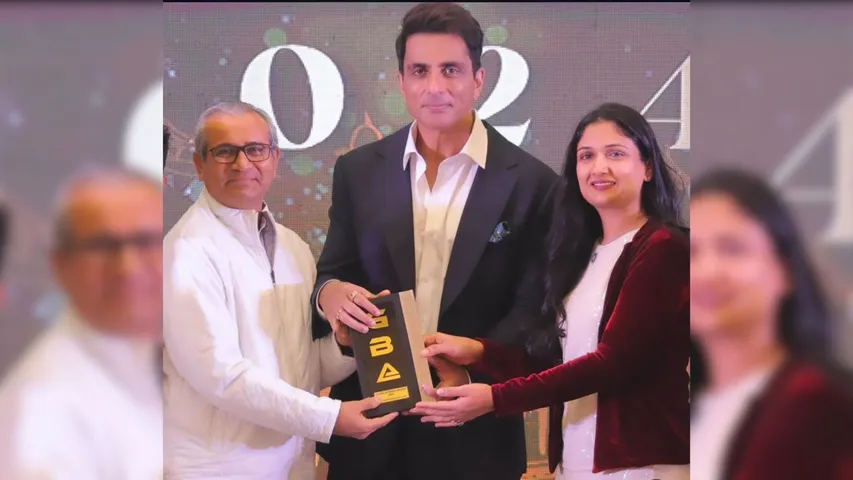 Fangirl moment for actress Eesha Agrawal with Sonu Sood