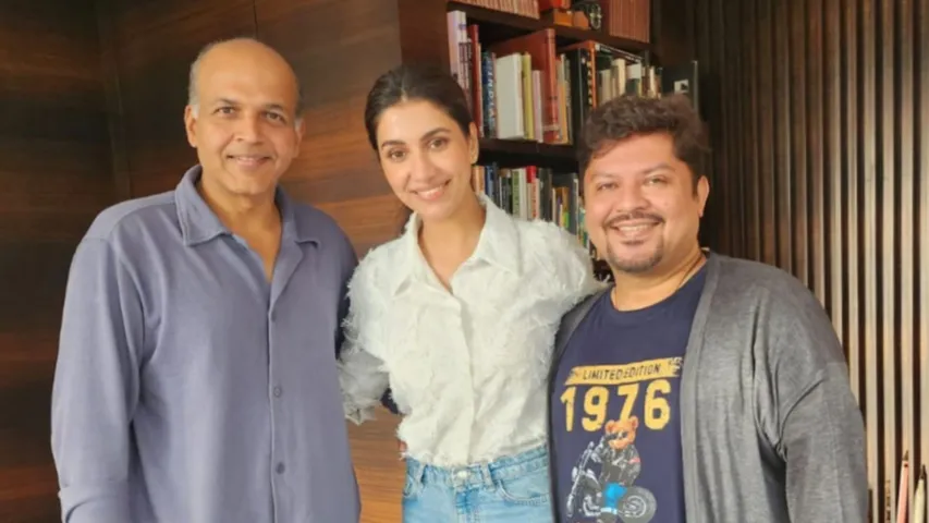 Ashutosh Gowariker praises Binodini Ekti Natir Upakhyan Director Ram Kamal Mukherjee