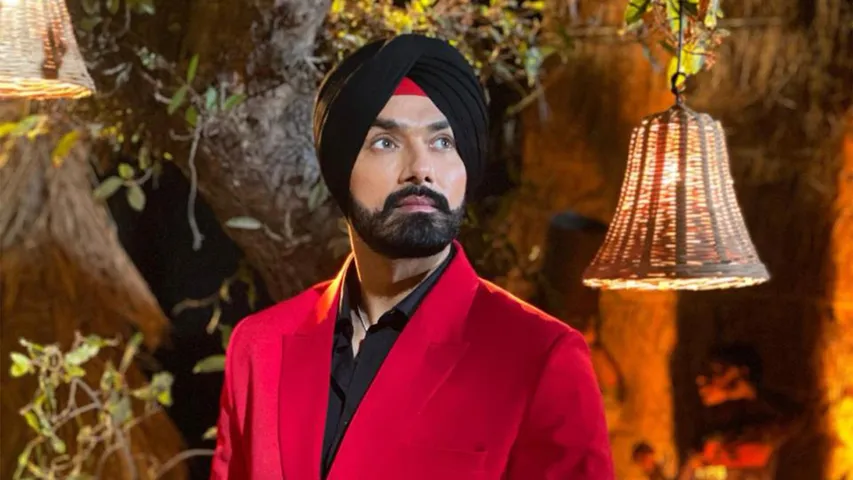 Avinesh Rekhi of Ikk Kudi Punjab Di Utilizes Pagdi Collection for Show