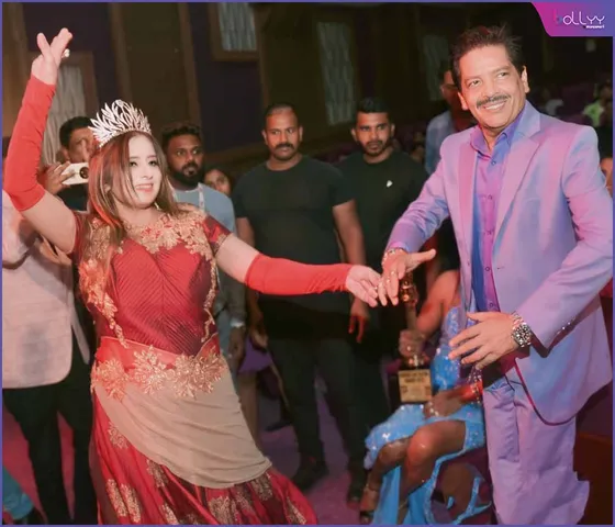 Udit Narayan danced with Shirin Farid at the 17th Global Awards