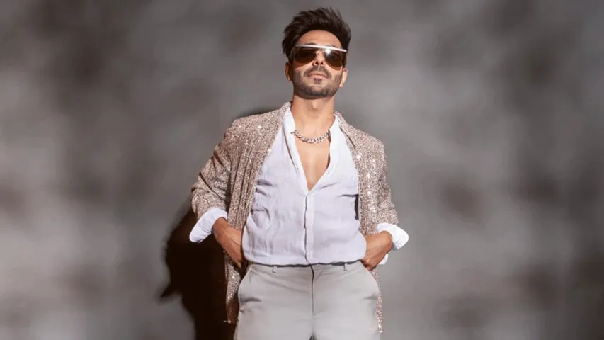 Aparshakti Khurana Grooves to 'Zaroor' in London, Shares Video