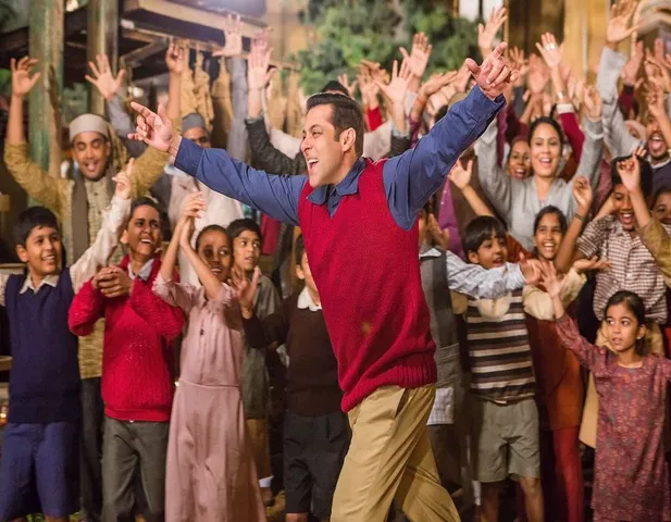 SALMAN KHAN TO COMPENSATE DISRTIBUTORS FOR 'FUSED' TUBELIGHT