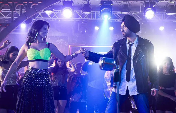 Sunny Leone Sizzles In Arjun Patiala’s Latest Track!