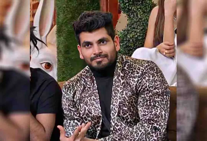 <strong>Shiv Thakare proves his stand again after Priyanka Chahar Choudhary was yet again proven false while she tried to demean Shiv's character, the former says "Ladkon ka character nahi hota hai kya?"</strong>