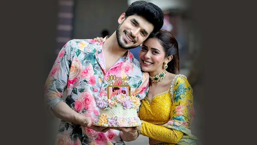 Popular television actors Paras Kalnawat and Sana Sayyad celebrate 300 episodes of #PalVeer in Zee TV's Kundali Bhagya.jpg