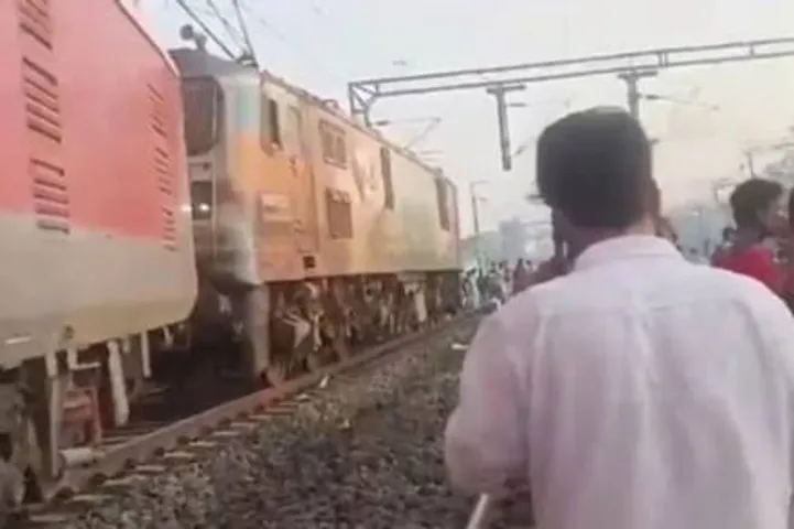 Secunderabad-Shalimar Express derails near Nalpur Station