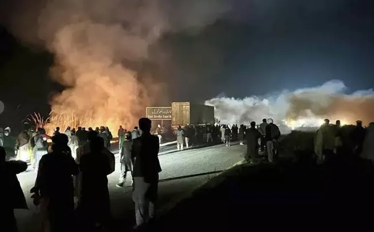 Pakistan: ‘Shoot at sight’ ordered as pro-Imran Khan PTI protest rally turns deadly