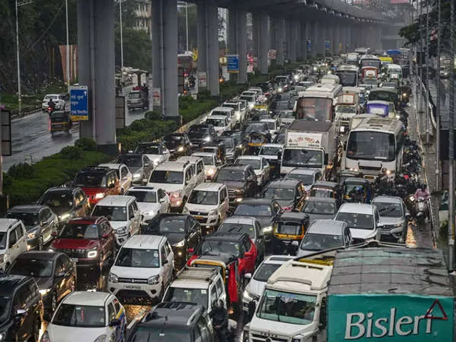 12-km long queue of vehicles seen on Pune-Mumbai eway