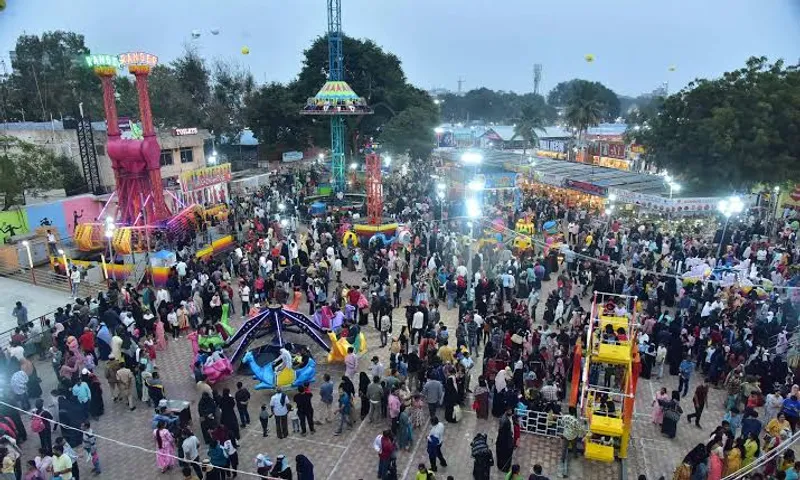 Passengers stuck upside-down for 25 minutes on amusement ride in Hyderabad's Numaish