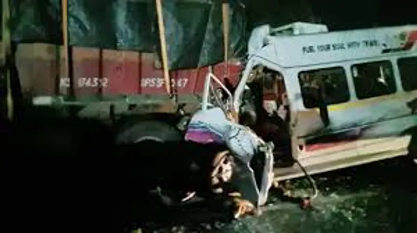 Four Gujarati pilgrims returning from Mahakumbh killed in accident, 8 injured