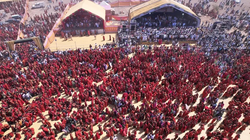 Ahmedabad creates world record: 75,000 Maldhari sisters perform Hoodo Ras at Bavliyali Thakardham