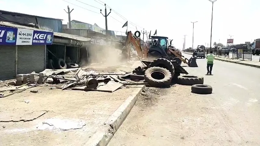 Ankleshwar: National Highway authority clears encroachments at Noble Market amid heavy police presence