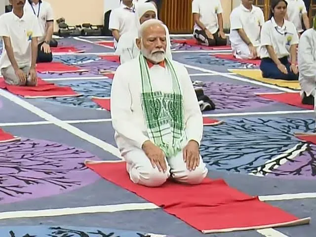 PM Modi leads 10th International Yoga Day celebrations in J&K 