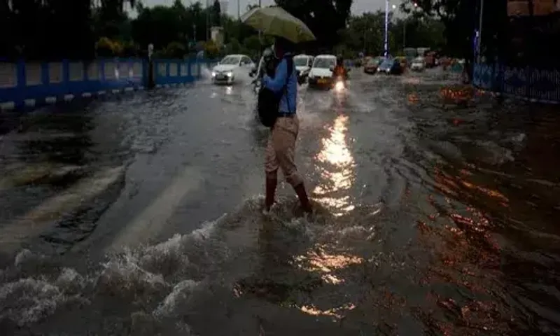 Ahmedabad gets 14mm of rain, sees 14 water logging plaints