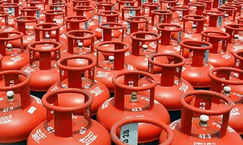 Centre cuts LPG prices by Rs 200 per cylinder, Ujjwala scheme beneficiaries to get overall subsidy of Rs 400 per cylinder