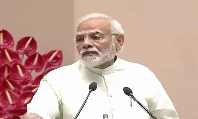 Indian banks and currency should be made an important part of international & supply chain, says PM Modi