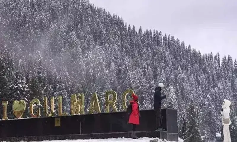 Gulmarg and Gurez in Kashmir experiences fresh snowfall